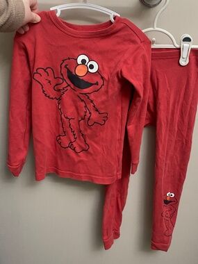 Elmo PJs 💛2 for 10💛